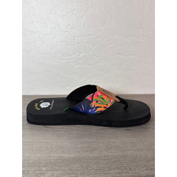 Yellow Box Flip Flops, Palm Print Tropical Leaves Green Orange Red Sz 7 Sandals - Picture 5 of 7